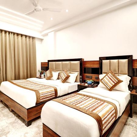 hotel emporio deluxe Nueva Delhi Exterior foto