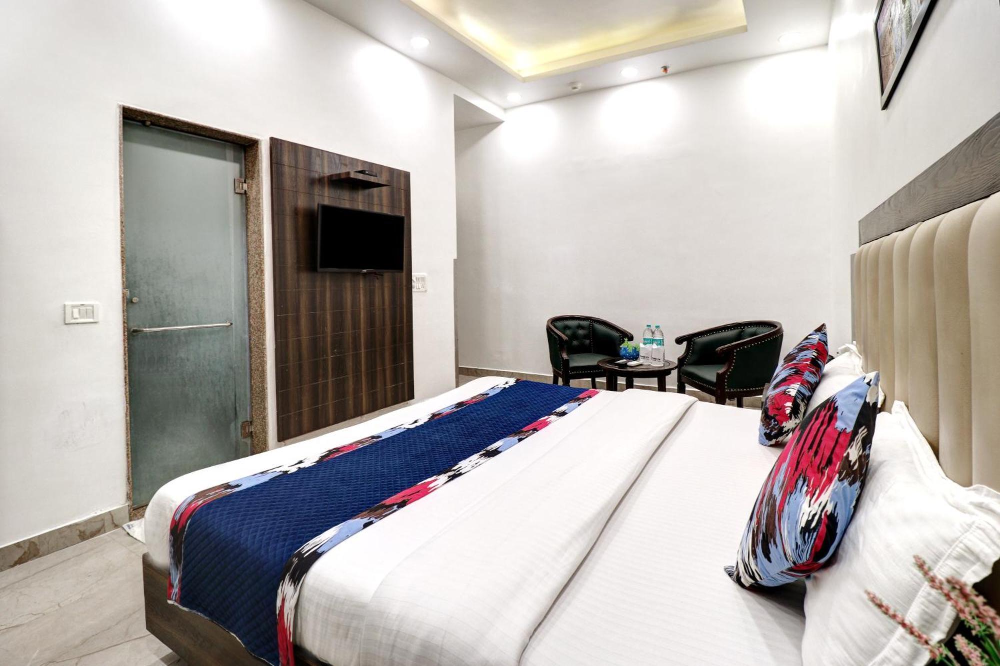 hotel emporio deluxe Nueva Delhi Exterior foto