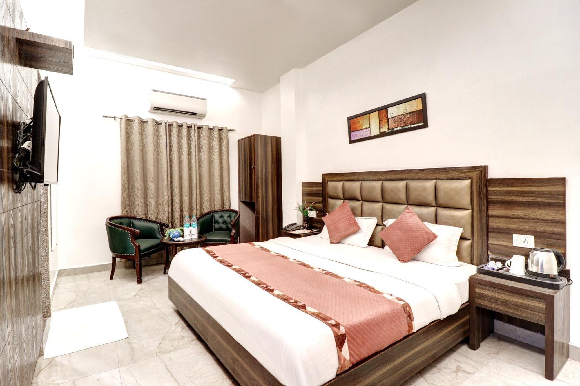 hotel emporio deluxe Nueva Delhi Exterior foto