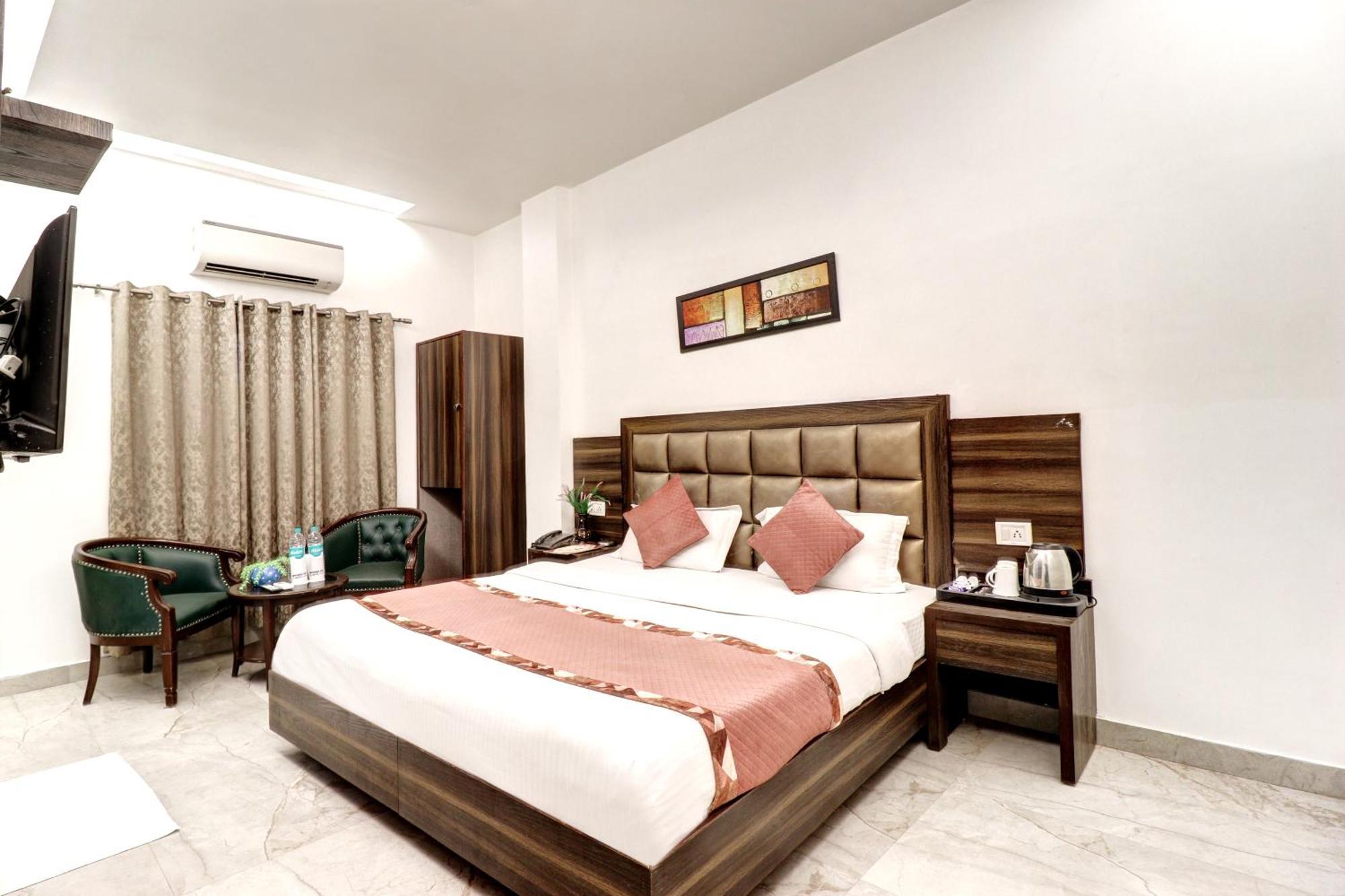 hotel emporio deluxe Nueva Delhi Exterior foto