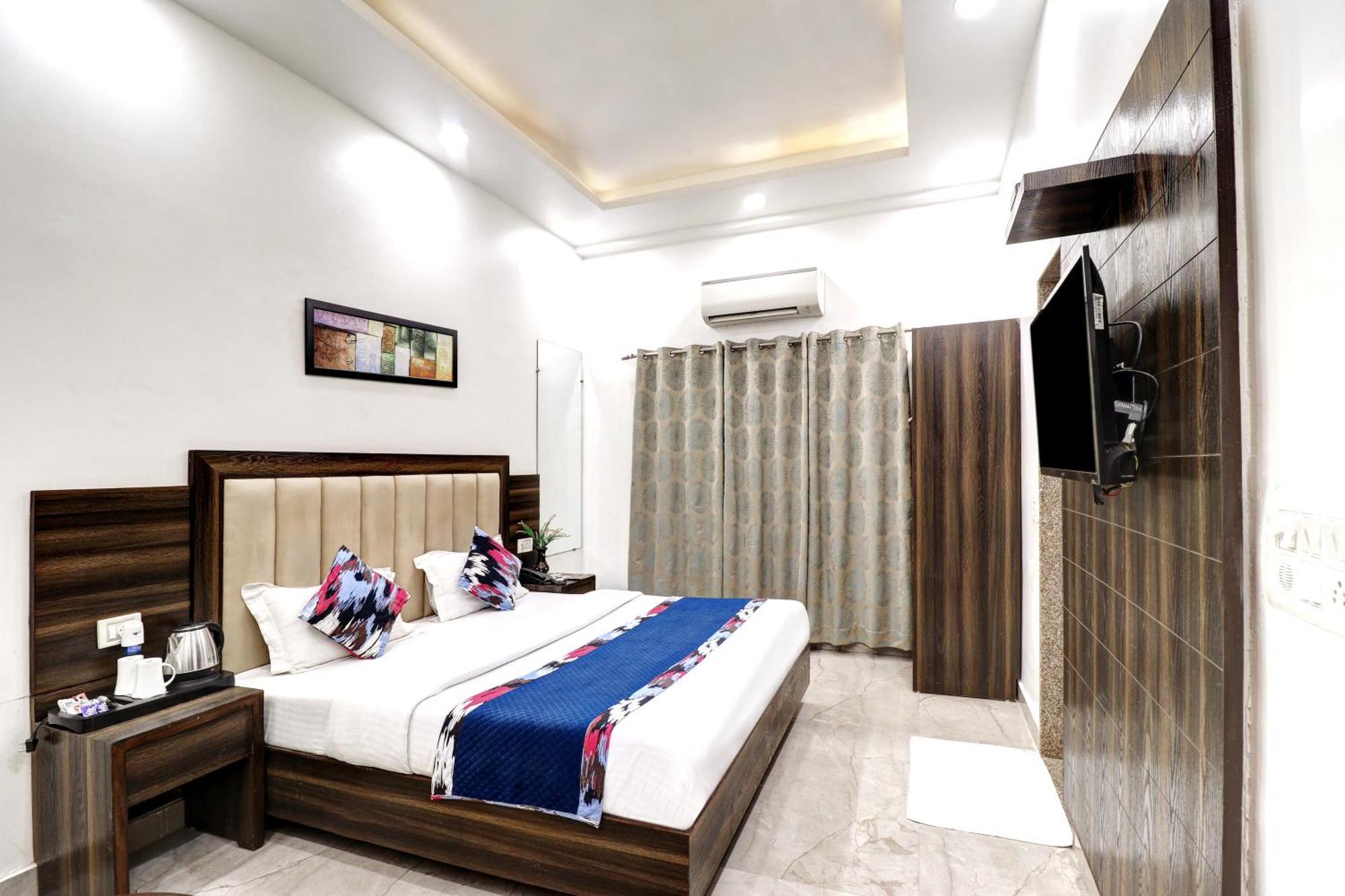 hotel emporio deluxe Nueva Delhi Exterior foto
