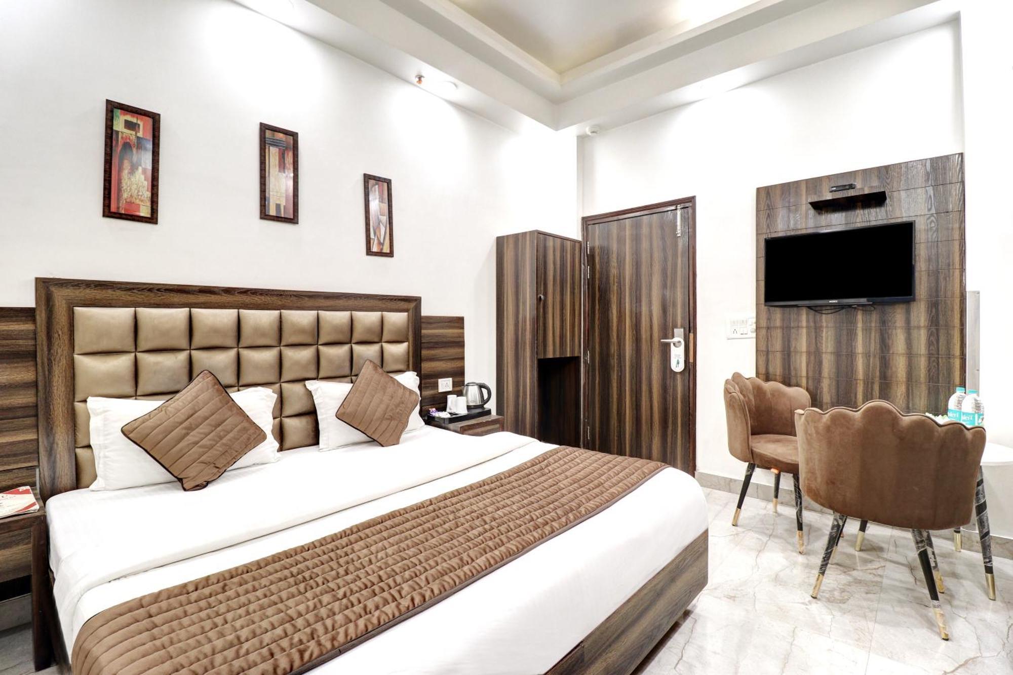 hotel emporio deluxe Nueva Delhi Exterior foto