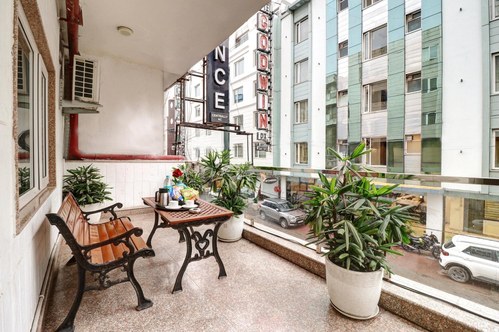 hotel emporio deluxe Nueva Delhi Exterior foto