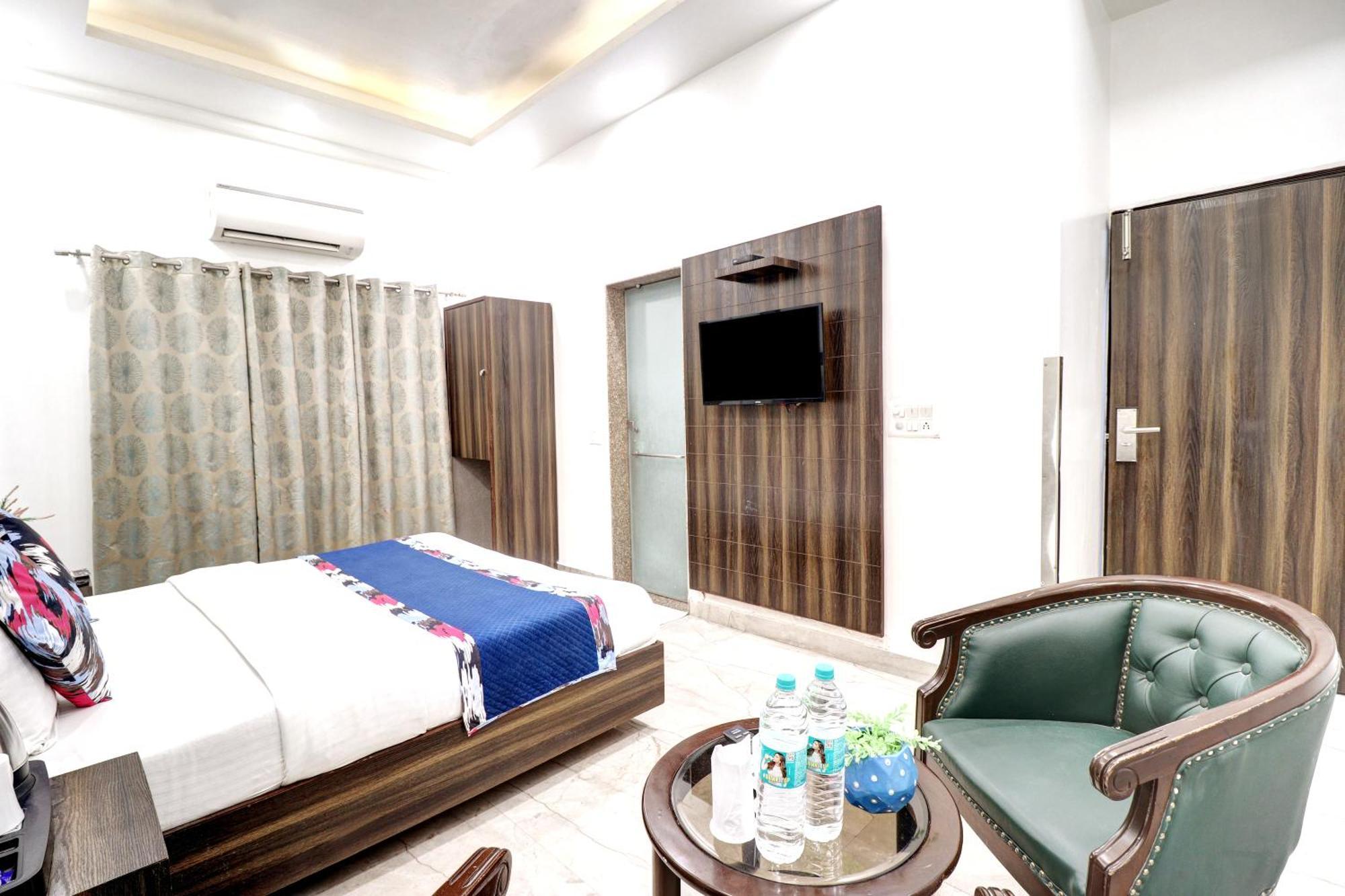 hotel emporio deluxe Nueva Delhi Exterior foto