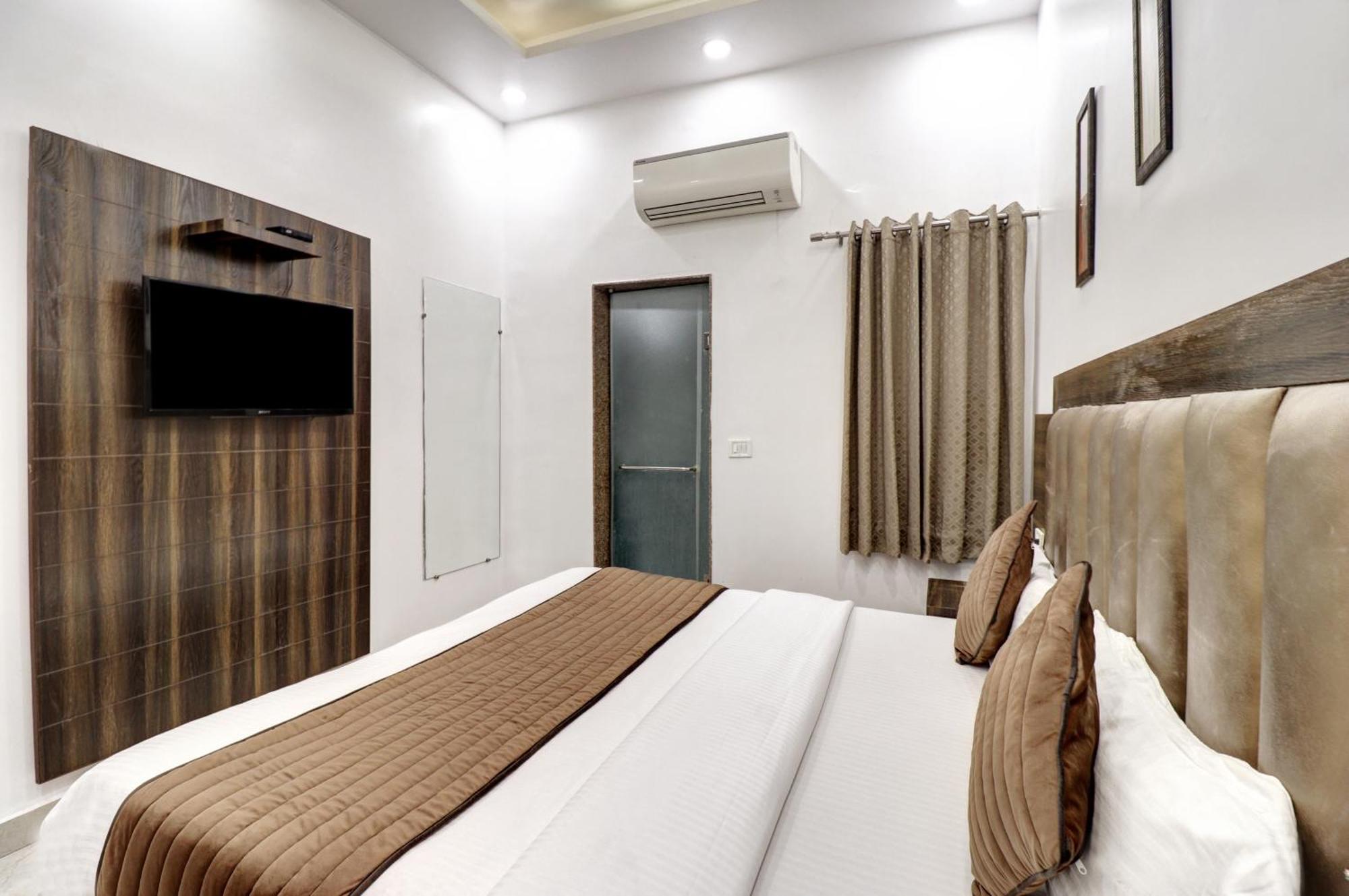 hotel emporio deluxe Nueva Delhi Exterior foto