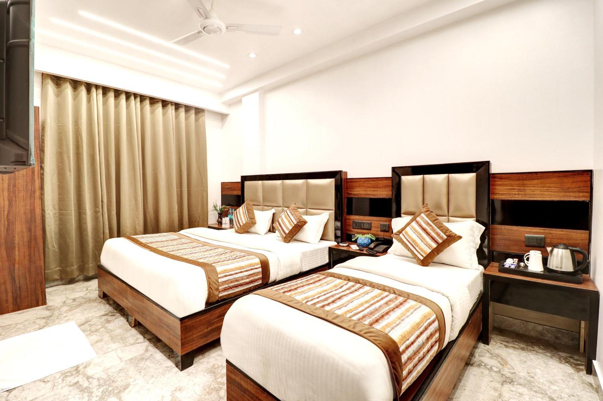 hotel emporio deluxe Nueva Delhi Exterior foto